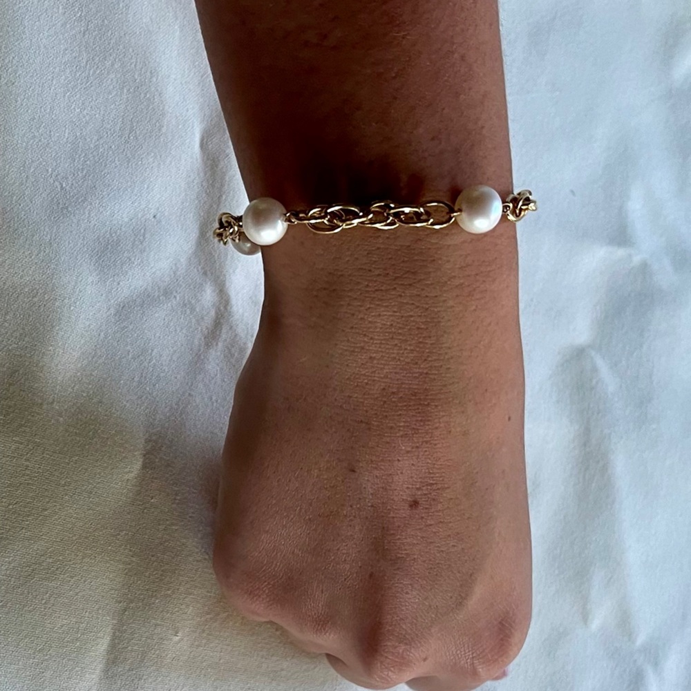 Vintage Monet Gold & Pearl Bracelet - Picture 2 of 16